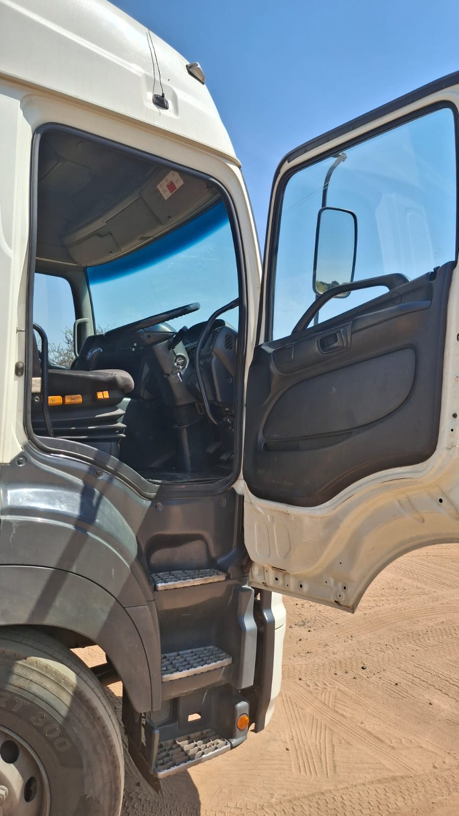 Hino 700 2845 Truck Tractor Horse 6x4 Neat Maintained