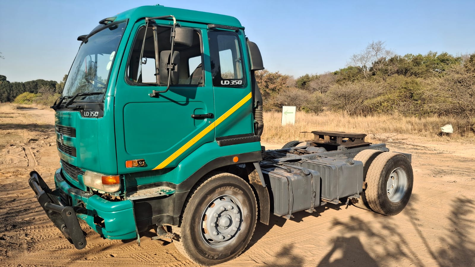 Nissan UD 350 Horse Truck Tractor