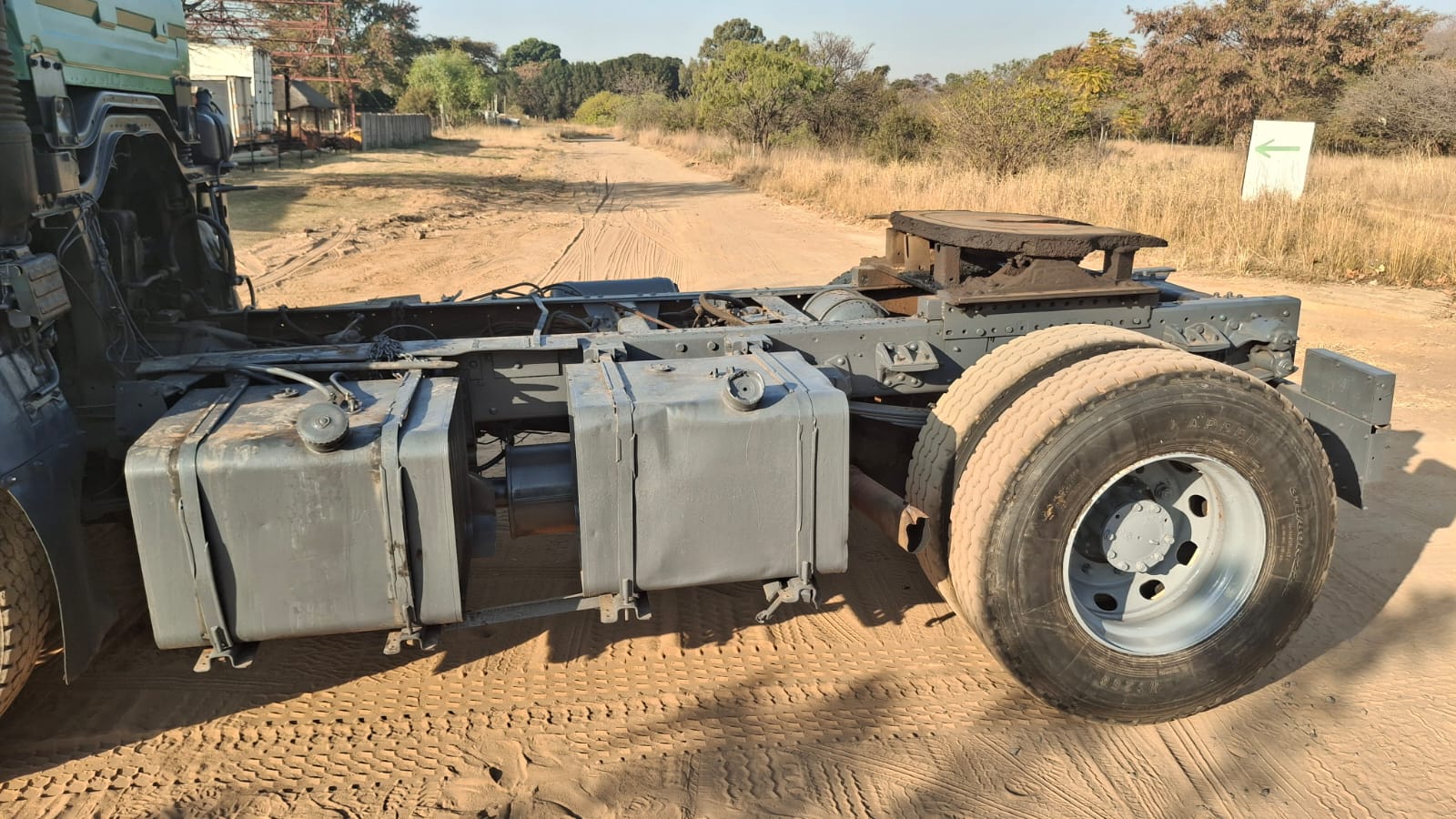 Nissan UD 350 Horse Truck Tractor