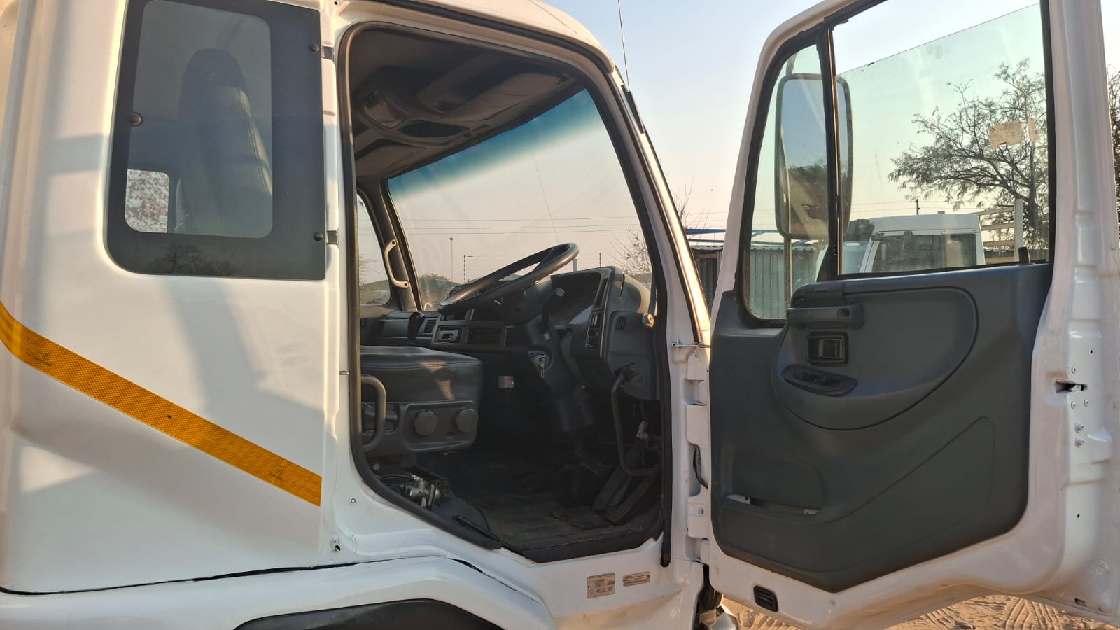 Nissan UD 90 6 Cubic Tipper