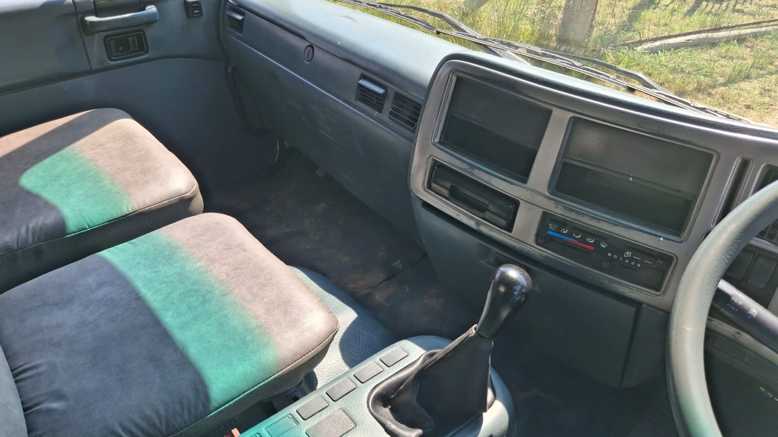 Nissan UD 85 6 Cubic Tipper