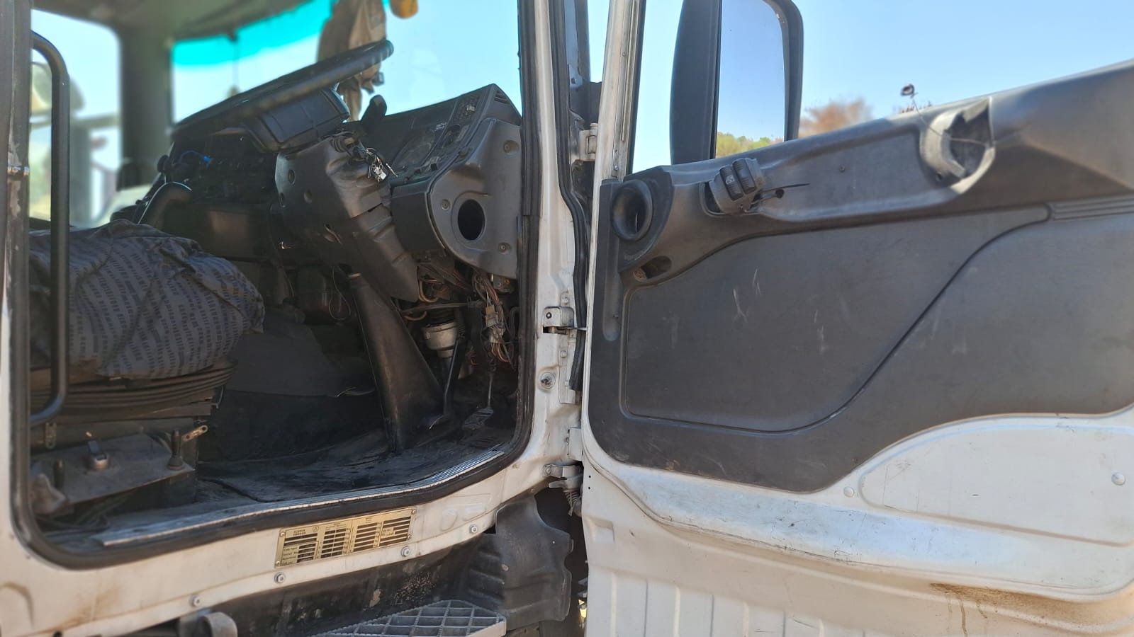 Scania 2004 Horse Truck Tractor