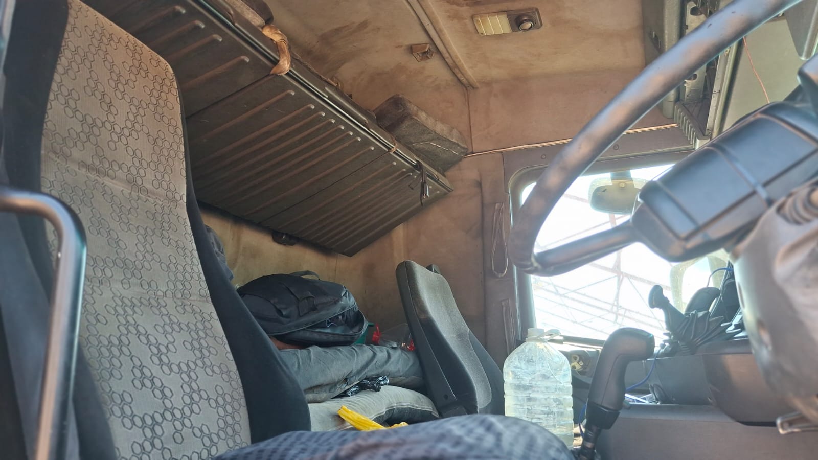 Scania 2004 Horse Truck Tractor