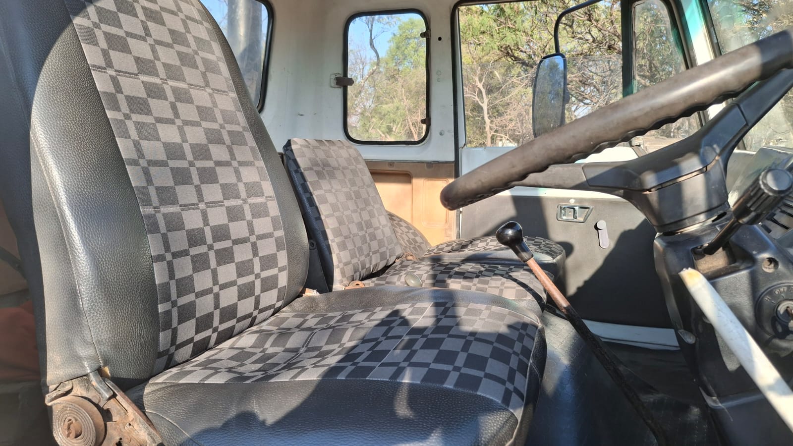 Hino Honeysucker