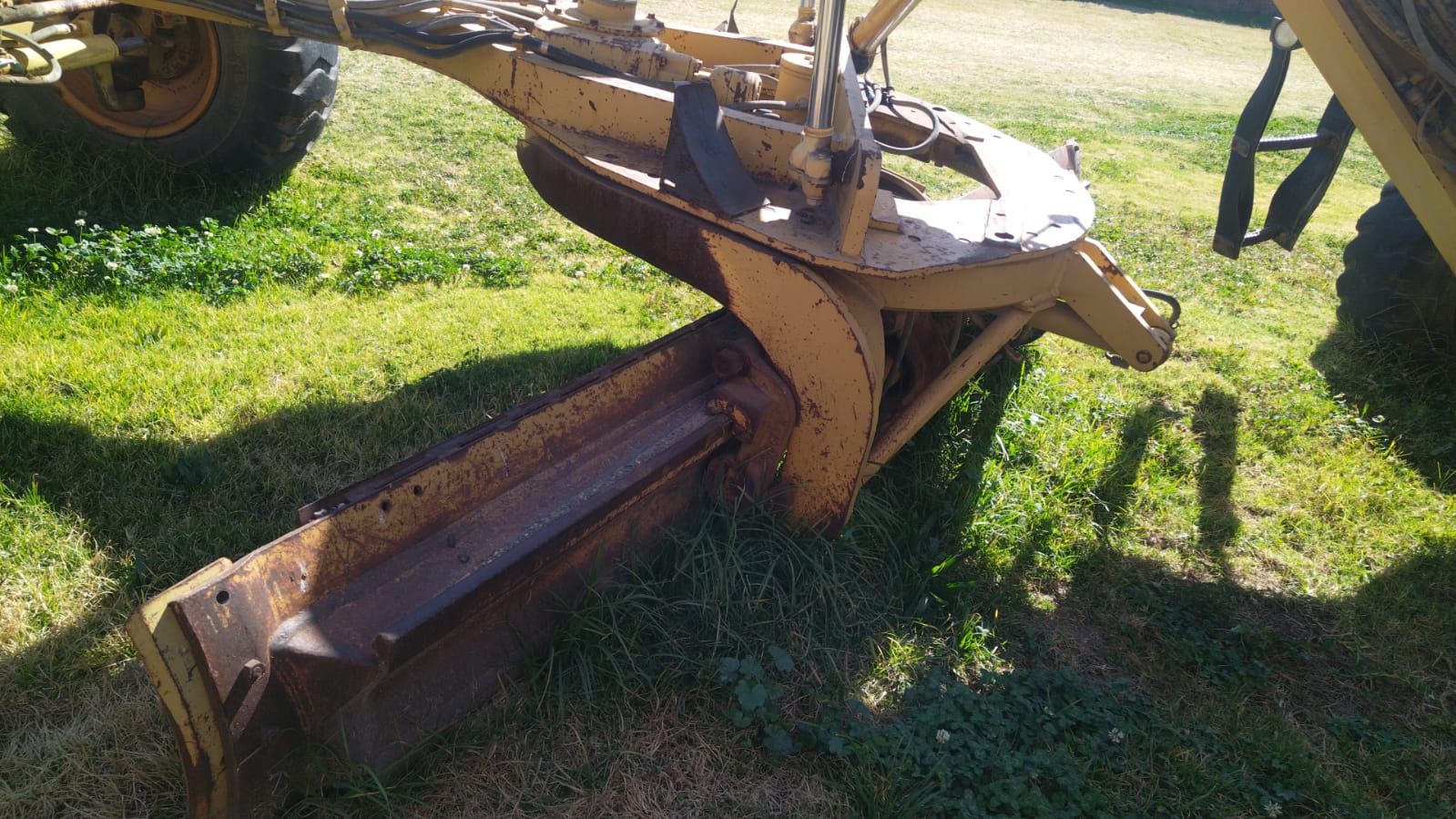 CAT 140H Grader 8000hrs