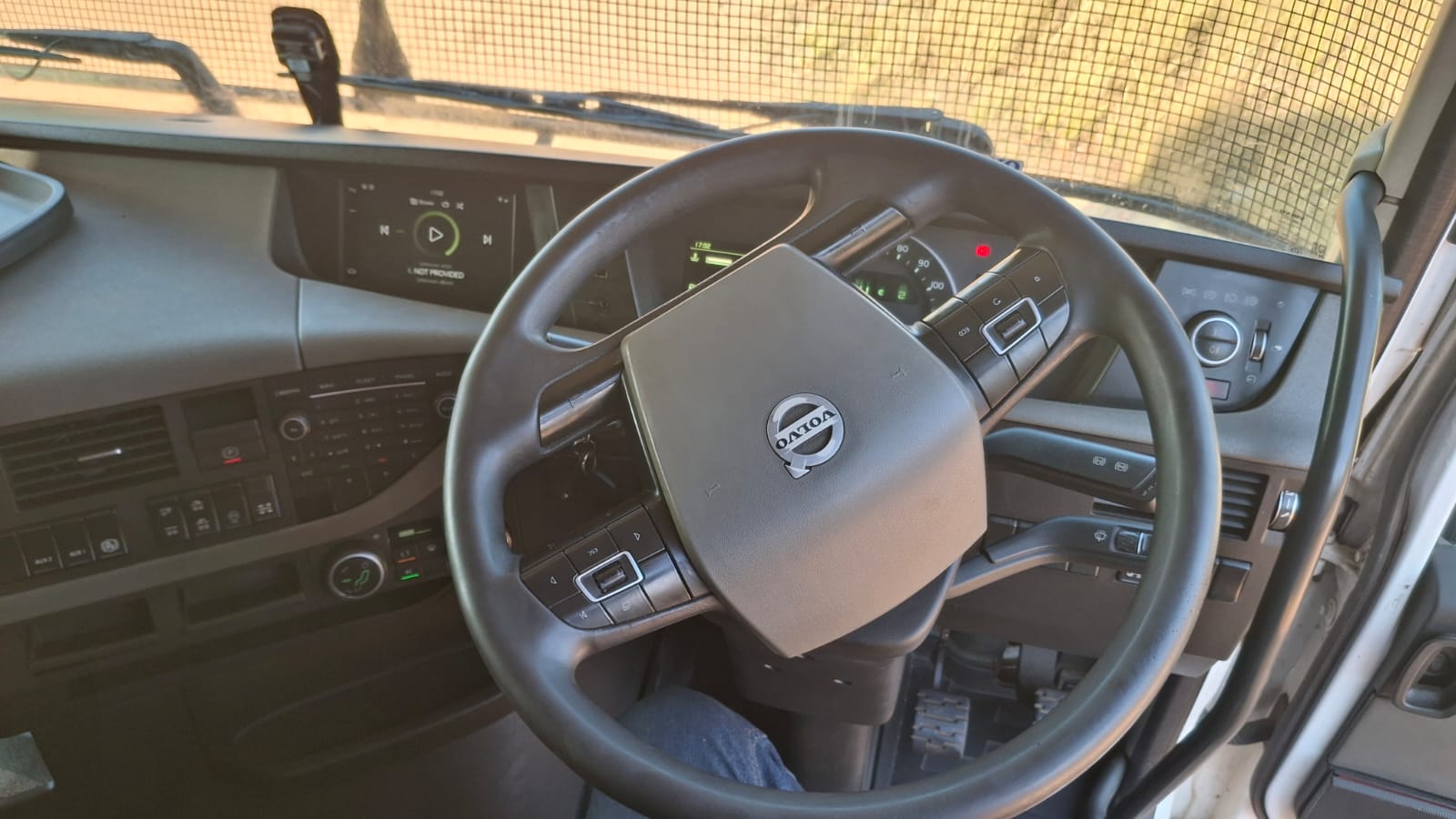 Volvo 520 Aircon -  Neat and Maintained
