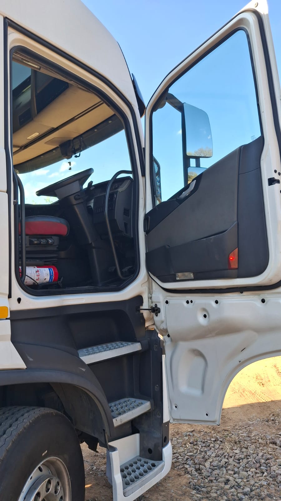 Volvo 520 Aircon -  Neat and Maintained