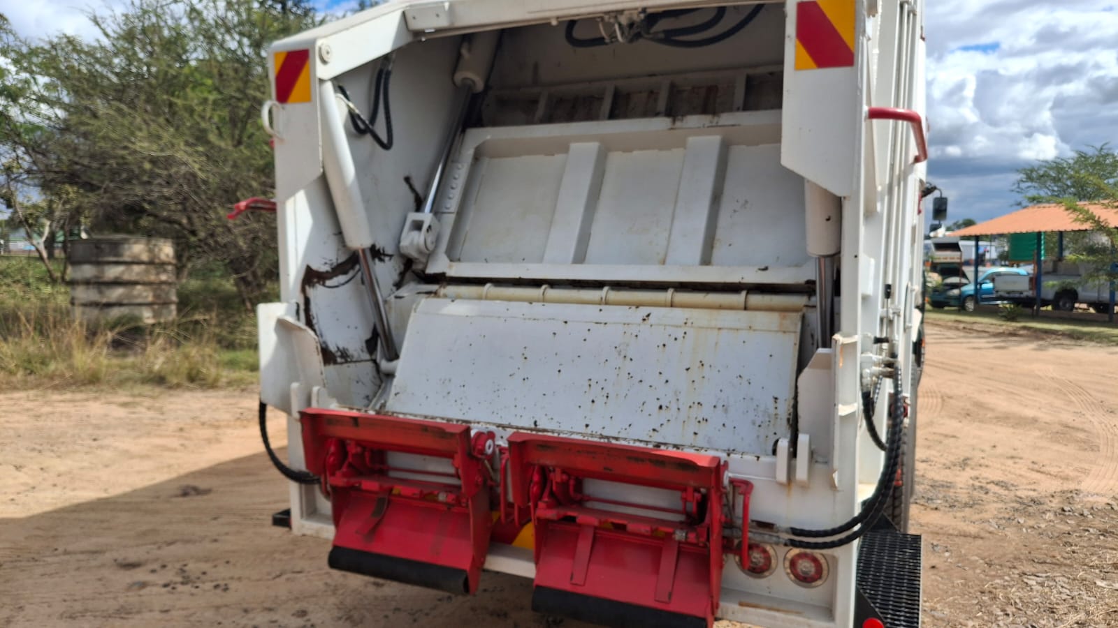 Fuso Compactor 33-400 6x4