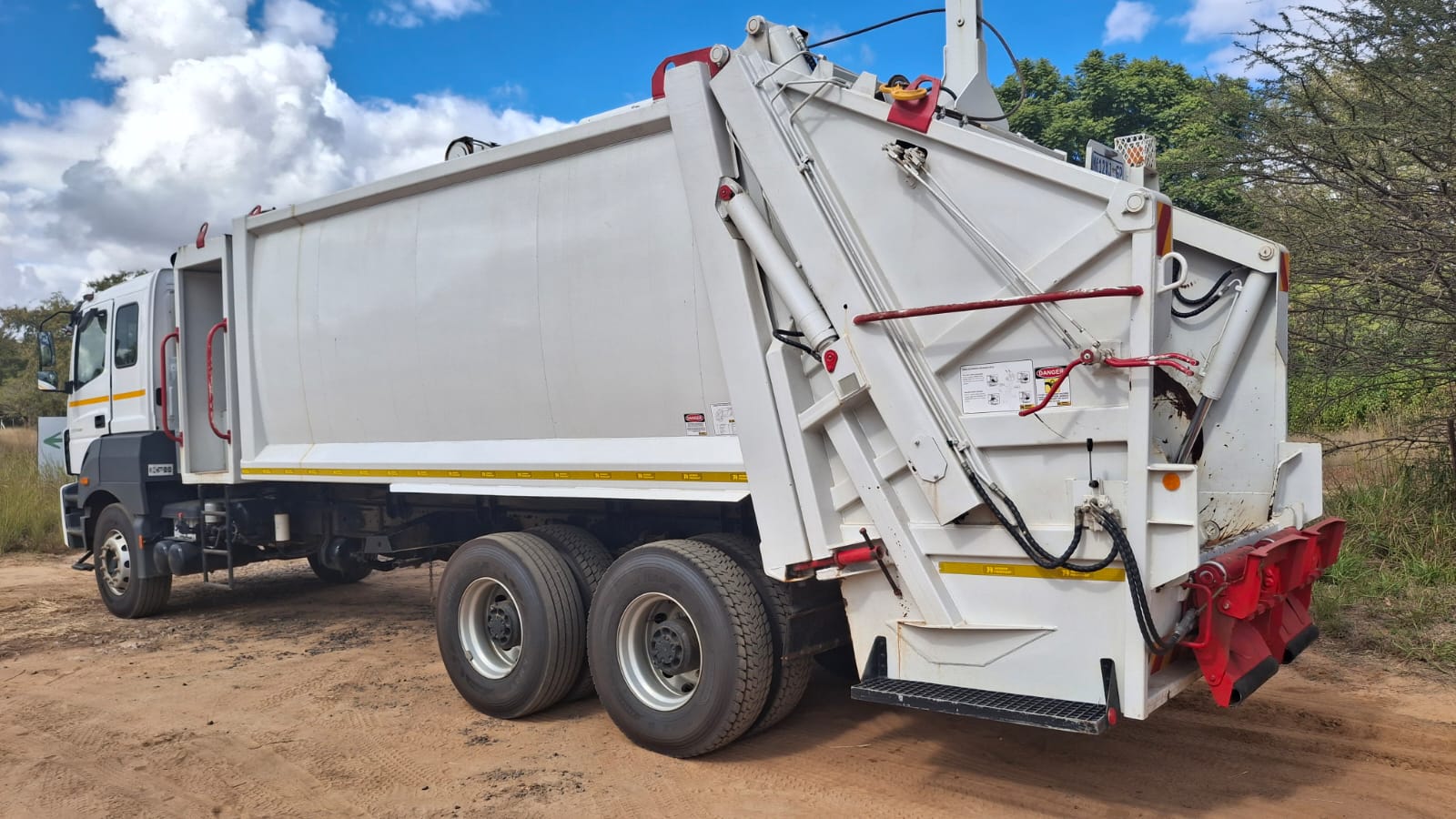 Fuso Compactor 33-400 6x4