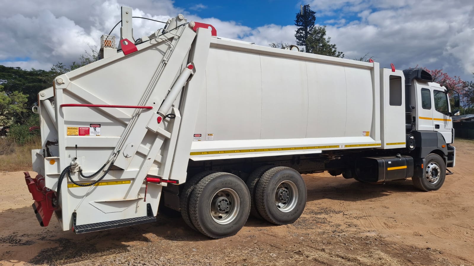 Fuso Compactor 33-400 6x4